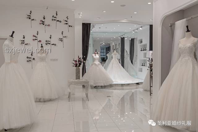 當(dāng)三十個(gè)兄弟結(jié)婚穿了最帥的一套過來：婚禮著裝藝術(shù)