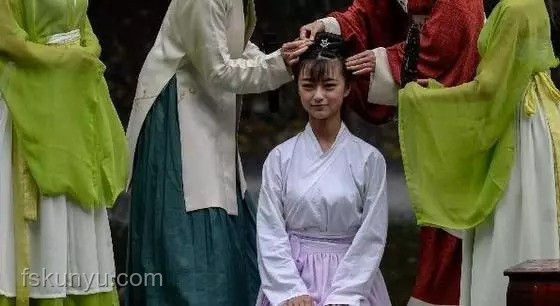 如果漢服沒斷代，我們今天穿什么？漢服與現(xiàn)代服飾對比