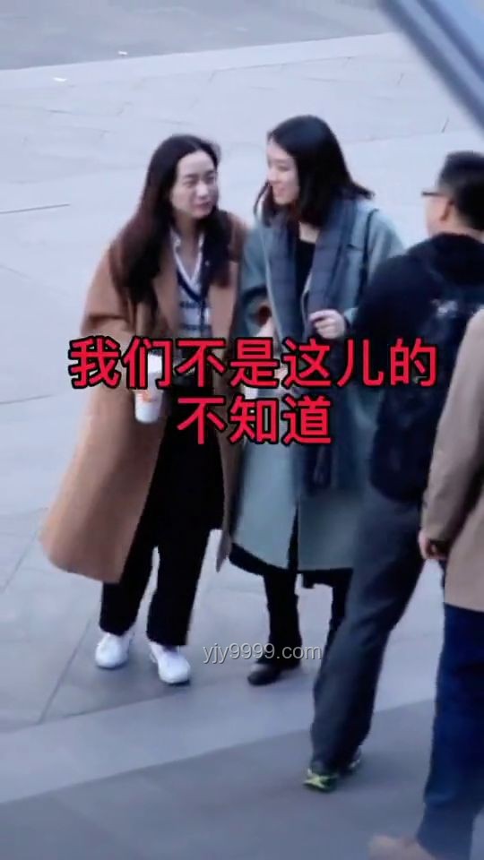 "給路人小姐姐嚇得定住了"：公眾行為反應(yīng)與社會(huì)心理深度剖析
