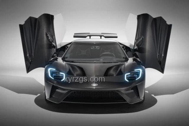 《極速車王》背后的夢想角逐：福特與法拉利的巔峰對決解析