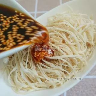一代人涼拌菜，創(chuàng)新味蕾新紀元，跨界融合，代際傳承