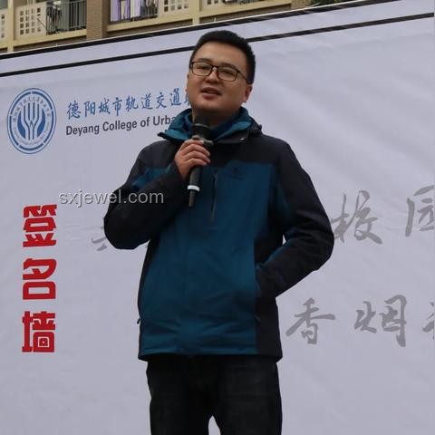 食堂阿姨致辭觸動(dòng)人心的深層剖析