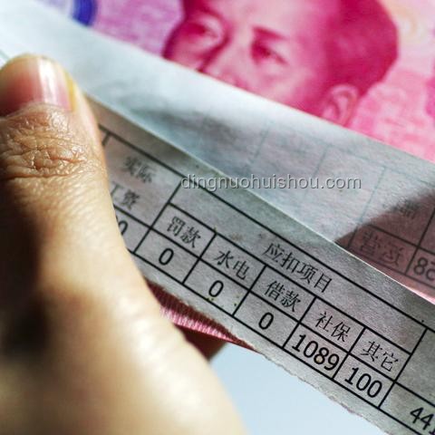 孩子節(jié)儉與父親慷慨：家庭價值觀與社會貢獻的對比