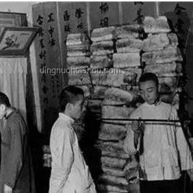 孩子節(jié)儉與父親慷慨：家庭價值觀與社會貢獻的對比