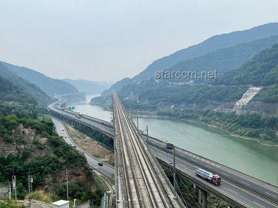 廈蓉高速大橋垮塌事件全面對(duì)比分析