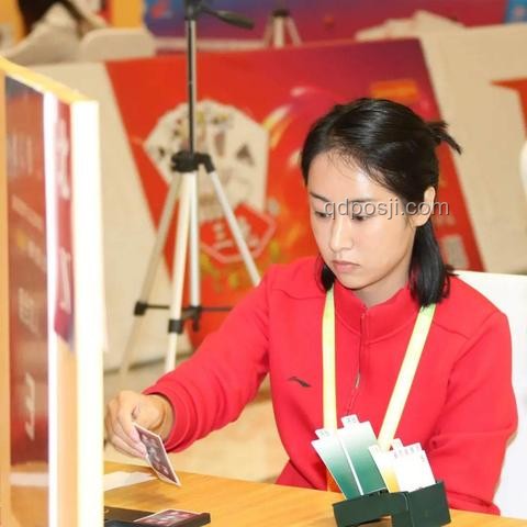 一個萬能社交法則：不分析對方，讓關(guān)系更自在