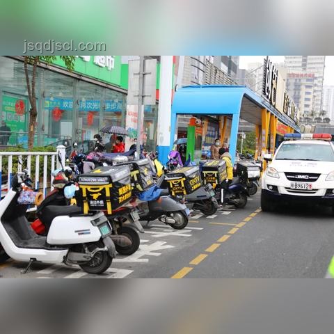 小區(qū)車位購買與租賃對比：10萬VS每月300元