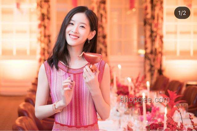 酷似林依晨的曼聯(lián)女孩：高考出分與跨界創(chuàng)新啟示