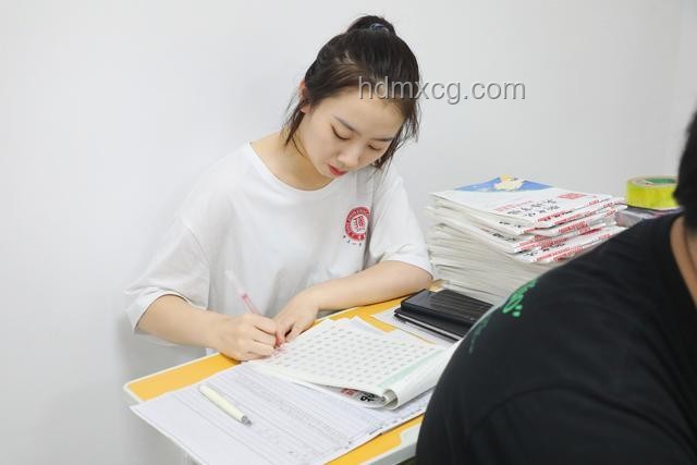 高考失利后的抉擇：小李的復(fù)讀之路