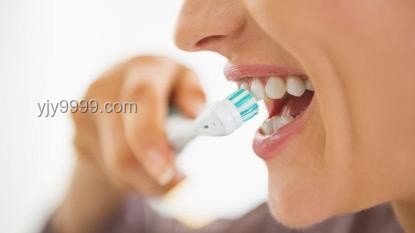 很多人都是這樣把牙刷壞的？正確刷牙指南來啦！