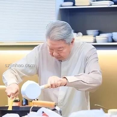 蔡瀾離世啟示：無(wú)嗣灑脫，財(cái)富散盡，人生新視角