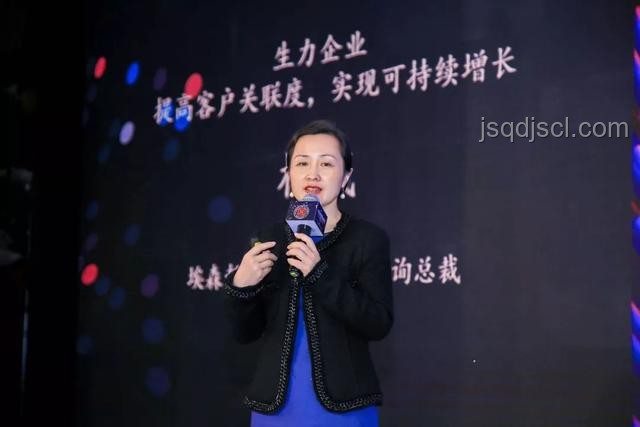 李雪琴蛻變啟示：跨界美學(xué)與創(chuàng)新思維碰撞