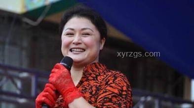 李雪琴形象蛻變對比分析：從喜劇人到時尚偶像