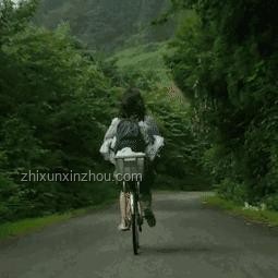 泳池VS辦公室：成都一公司創(chuàng)新改造對比分析