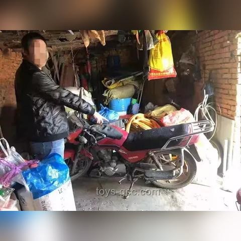 交警私家車高速逼停摩托：一次官方通報(bào)背后的真實(shí)經(jīng)歷