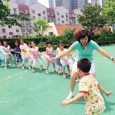 幼兒園教師薪資對比：最高3千限制下的現(xiàn)實(shí)分析