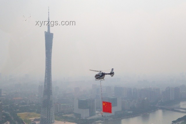 直升機(jī)懸掛五星紅旗飛過香港上空：意義與背后故事
