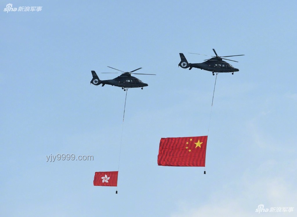 直升機懸掛五星紅旗飛過香港上空：象征意義與行業(yè)影響深度剖析