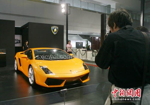 保時捷女銷冠再奪魁：半年銷量近百臺，透視豪車市場新風(fēng)向