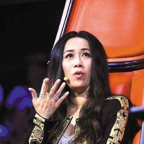 胡一天演藝狀態(tài)與粉絲反應的對比分析