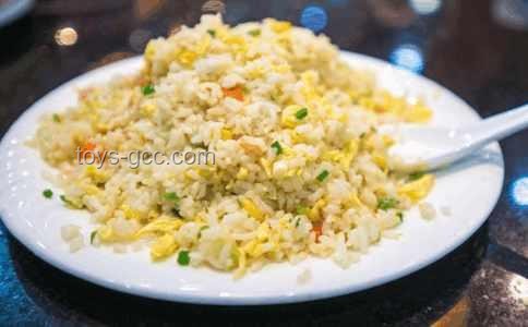 蝦仁蛋炒飯熱潮：家庭餐飲個性化與情感價值新趨勢
