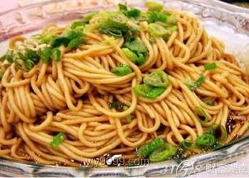 大學(xué)生就業(yè)指導(dǎo)新視角：技能多元化下的蔥燒大排與蔥油拌面啟示