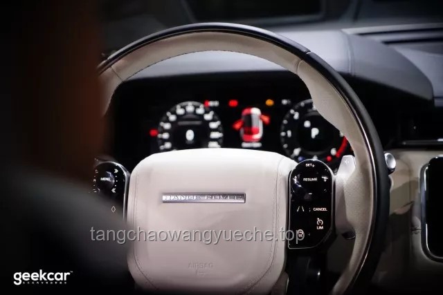 連方向盤(pán)也是屏幕?。何磥?lái)汽車(chē)交互設(shè)計(jì)的革新探索