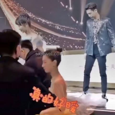 楊紫李現(xiàn)兩部新劇醉酒表白吻對比分析