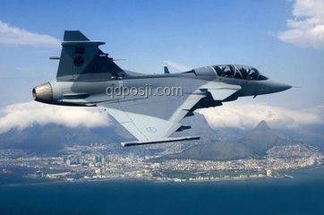 搭上殲-15戰(zhàn)機(jī)同款電梯：透視航母艦載機(jī)作業(yè)效率與技術(shù)創(chuàng)新