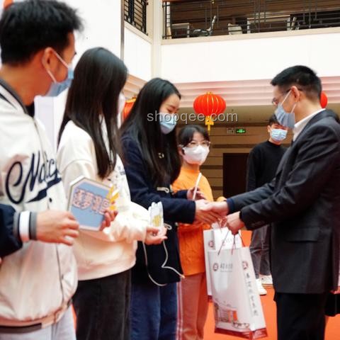職場實踐中學(xué)東西，看書真的有用嗎？