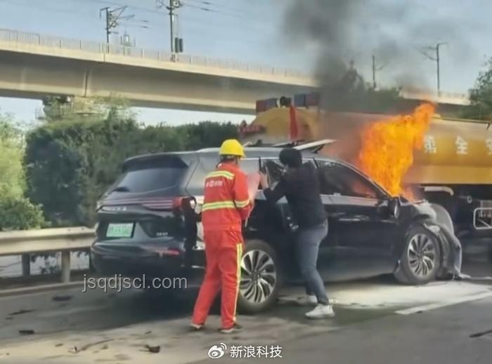 問界車主智駕事故索賠百萬，責(zé)任歸屬與技術(shù)爭(zhēng)議探析