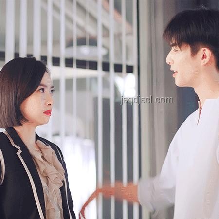 當(dāng)兩位離婚女性組成新家：生活變化與情感重建的對(duì)比分析