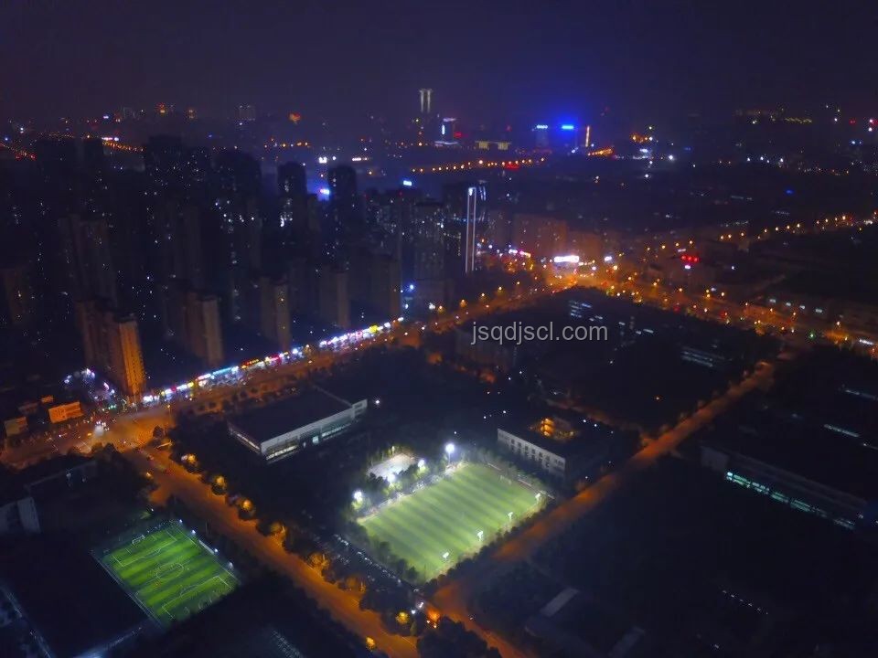 蘇超無錫2:0揚州，足球賽場上的汗水與榮耀