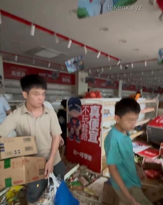 網(wǎng)傳零食店店員下跪道歉事件分析
