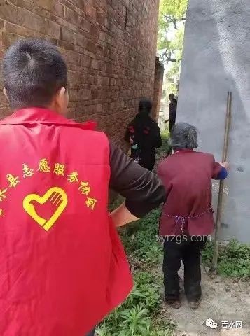 門店應(yīng)對(duì)老人蹭空調(diào)策略分析：喇叭驅(qū)趕現(xiàn)象透視