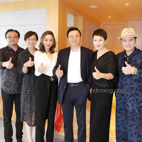 寶寶成長(zhǎng)喜悅，以小奢侈慶祝的親子互動(dòng)案例