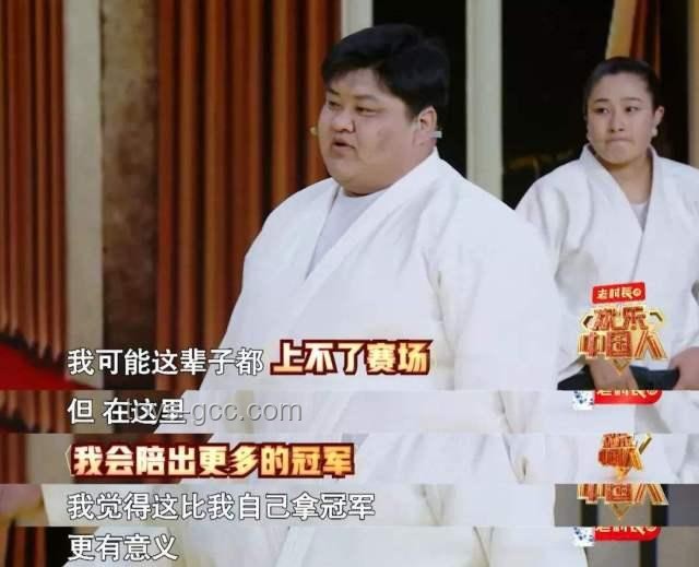 綠茶男主退婚應(yīng)對(duì)指南，彰顯愛(ài)情偉大策略