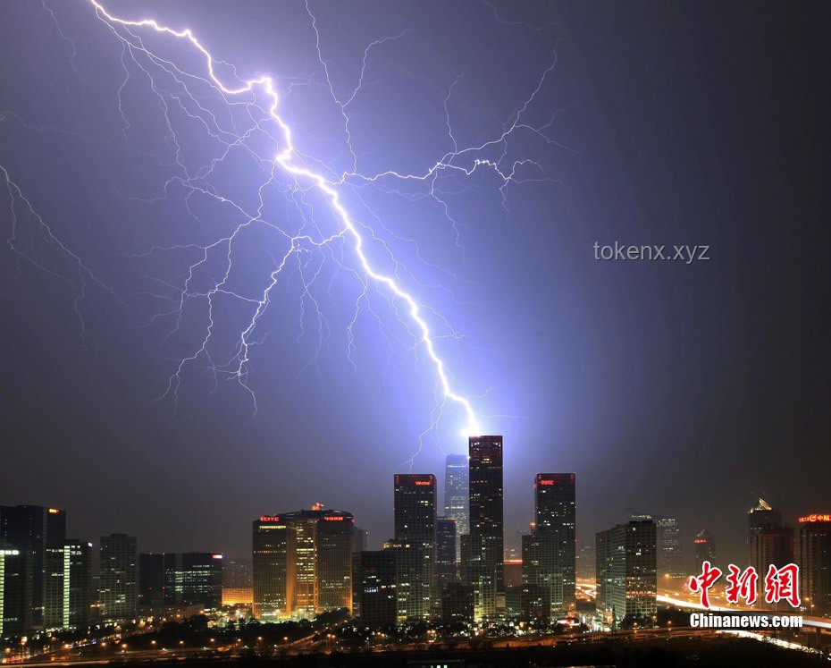 大連夜空閃電頻閃，高頻率雷電現(xiàn)象親歷記