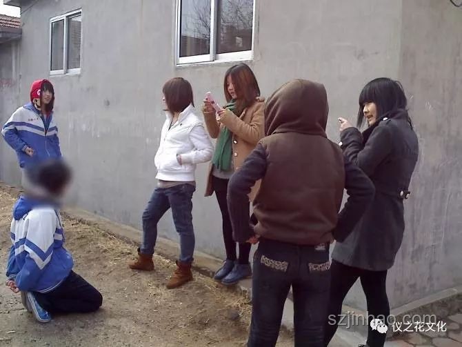 5名未成年暴力事件與青少年成長(zhǎng)環(huán)境對(duì)比分析