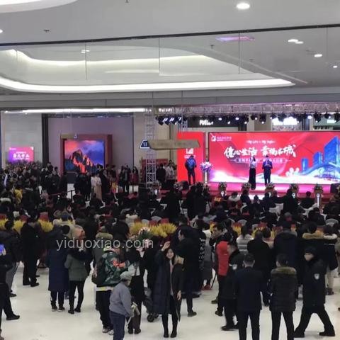 這個(gè)夏天，商場(chǎng)成了遛娃新戰(zhàn)場(chǎng)?????